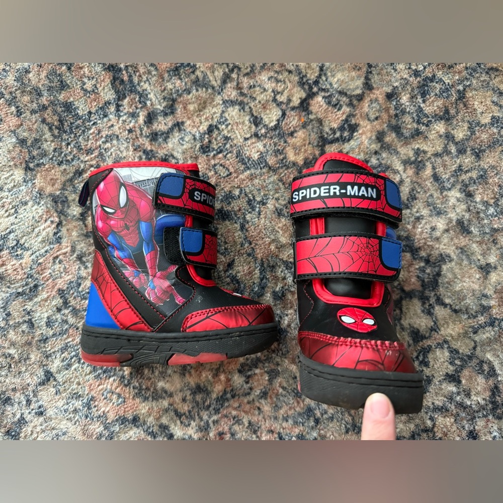Spider-Man snow boots - size 7